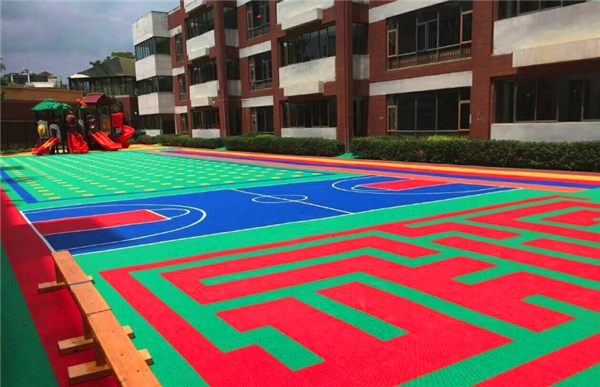 幼兒園地板在選購(gòu)時(shí)一定要注意哪些方面？